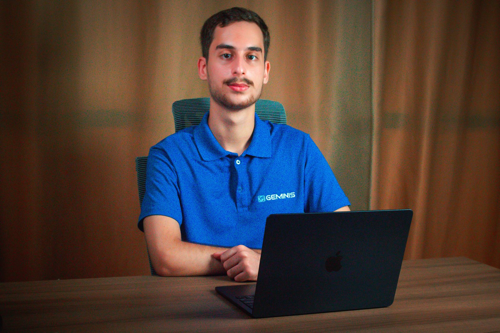 Retrato de um estagiário da empresa